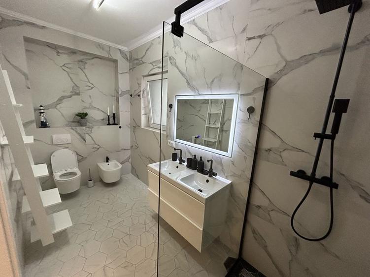 Apartament cu 3 camere decomandat în Exterior Vest