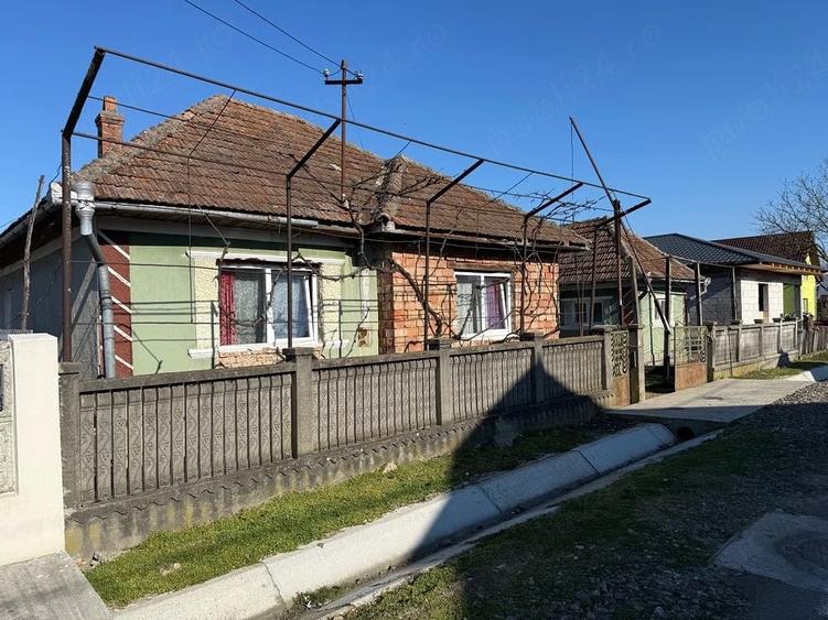 Casă cu 3 camere cu Teren 1400 Mp în Mânău