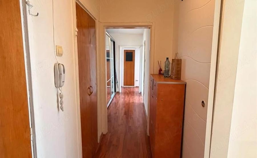 Apartament cu 3 camere decomandat în Dristor