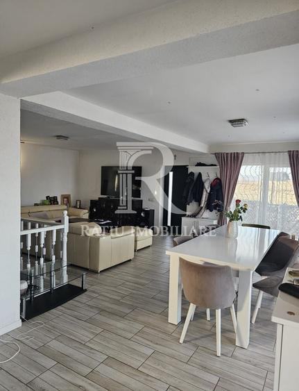 Casă cu 5 camere cu Piscina în Călugareni