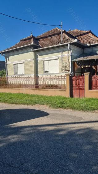 Casă cu 3 camere cu Teren 1300 Mp în Leorinț
