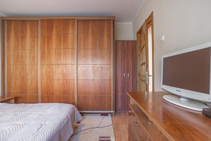 Apartament cu 3 camere decomandat, mobilat în Balada