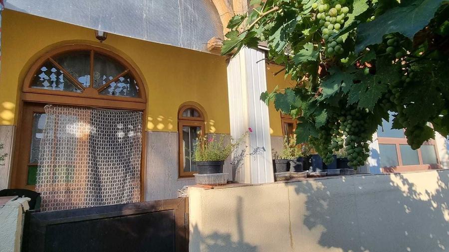 Casă cu 4 camere în Teslui