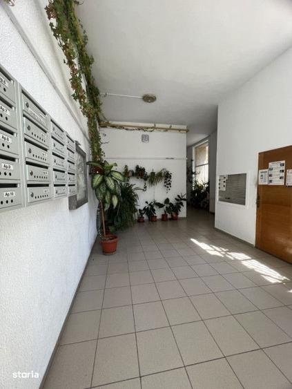 Apartament cu 4 camere în Văcăresti
