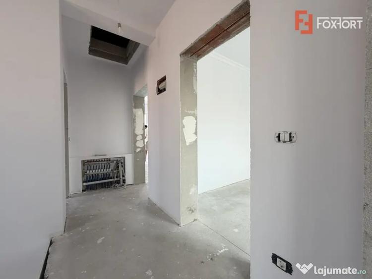 Casă cu 5 camere cu Teren 334 Mp în Dumbrăvița