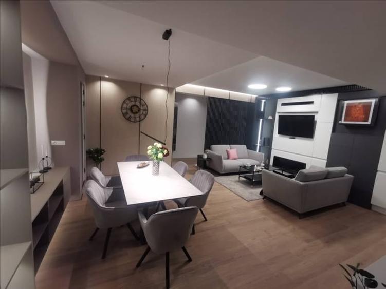 Apartament cu 3 camere decomandat, mobilat în Central