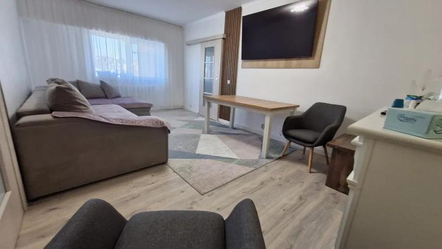 Apartament cu 4 camere semidecomandat, mobilat în Zimbru