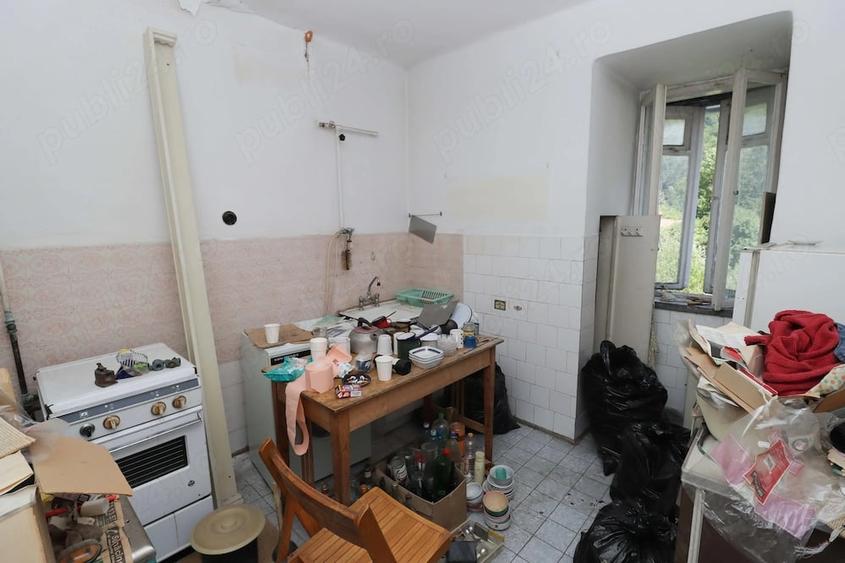 Apartament spatios in vila etaj 1 si curte - 2