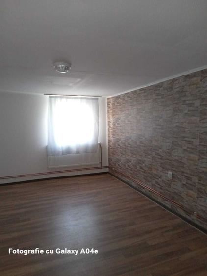 Casă cu 4 camere decomandat în Slănic