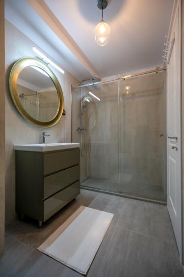 Apartament cu 4 camere semidecomandat în Herăstrău