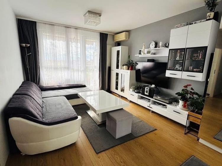 Apartament cu 3 camere decomandat în Dumbrăvița