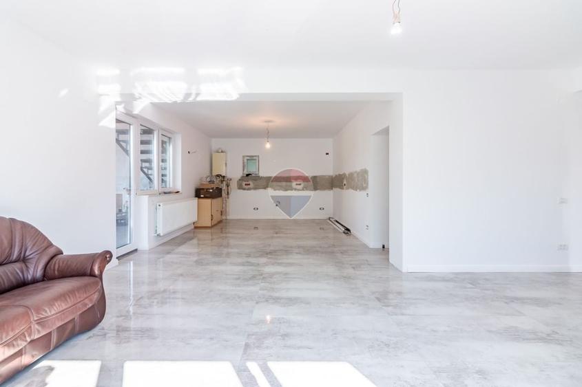 Casă individuală cu 4 camere cu Teren 1495 Mp în Bolintin-Deal