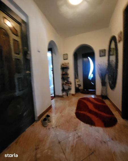 Apartament cu 3 camere decomandat în Republicii