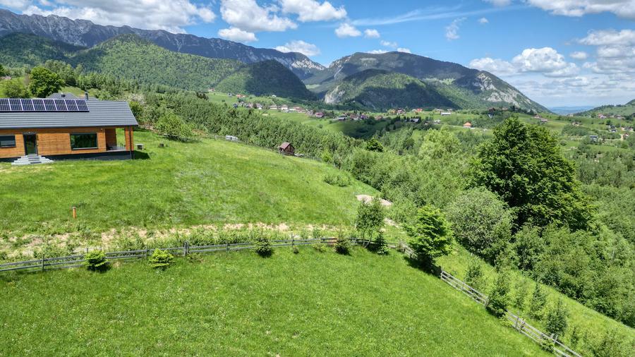 Teren Construcții intravilan de 1400 mp, în Moieciu