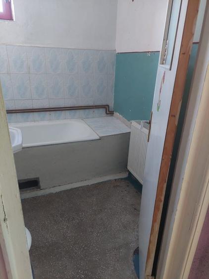 Apartament cu 3 camere decomandat în Onești