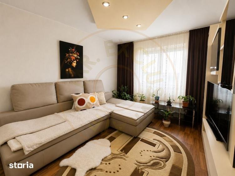 Apartament cu 3 camere semidecomandat, mobilat în Micro 15