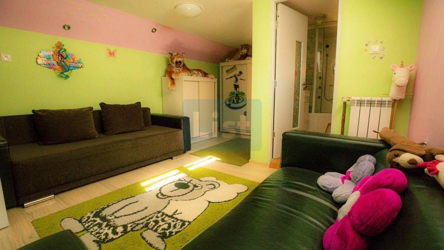 Casă cu 7 camere cu Canalizare în Centrul Civic