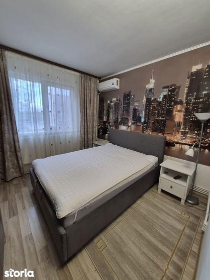 Apartament cu 2 camere semidecomandat în Craiovița Nouă