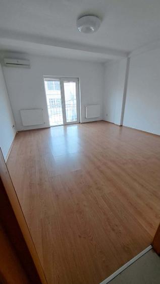 Apartament cu 5 camere circular în P-ța Muncii
