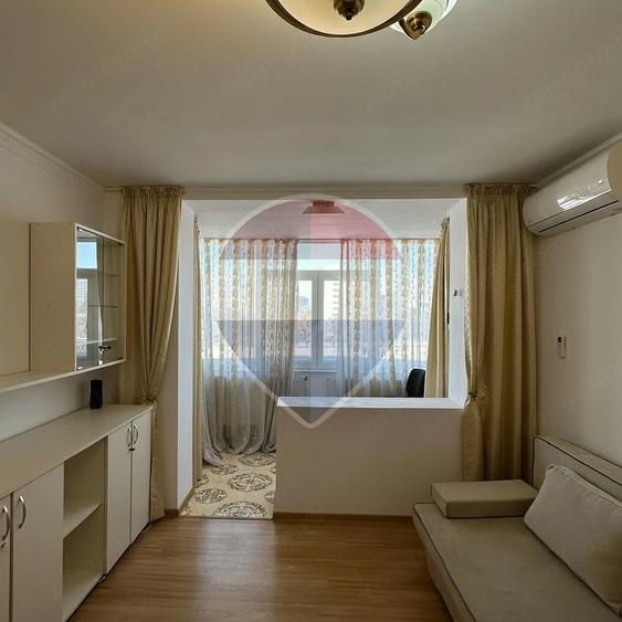 Apartament cu 3 camere semidecomandat în Podu Roș