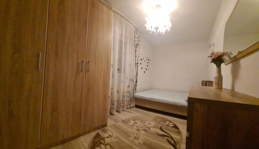 Apartament cu 3 camere semidecomandat, mobilat în Țiglari