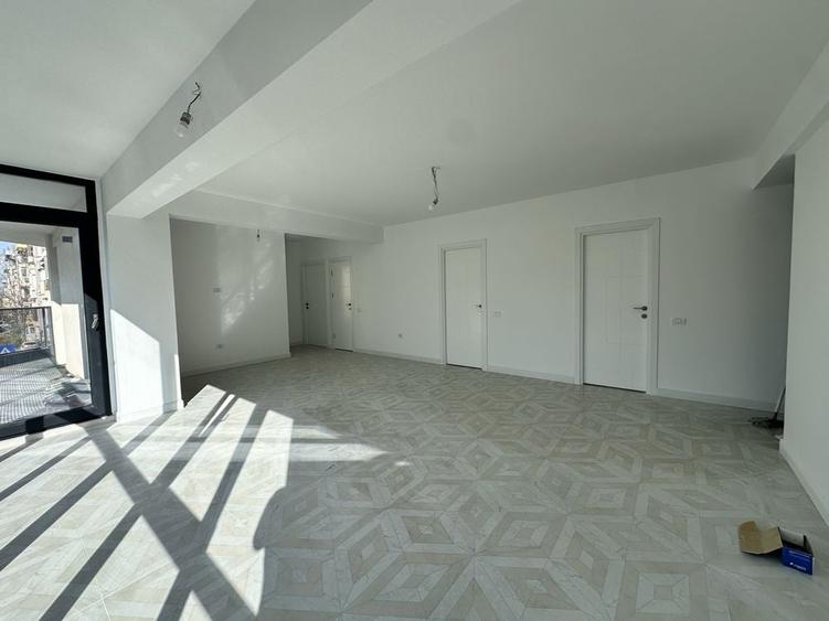 Apartament cu 3 camere semidecomandat în Tomis Plus