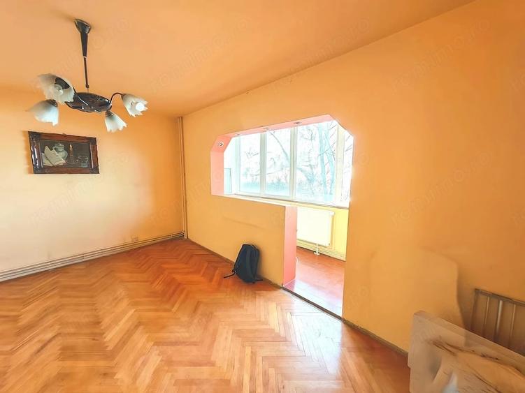 Apartament cu 4 camere decomandat în Cetății