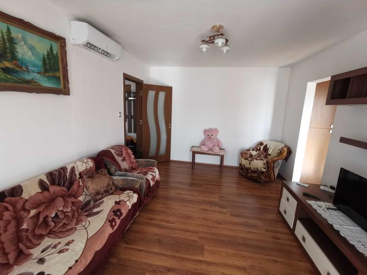 Apartament cu 2 camere semidecomandat în Craiovița Nouă