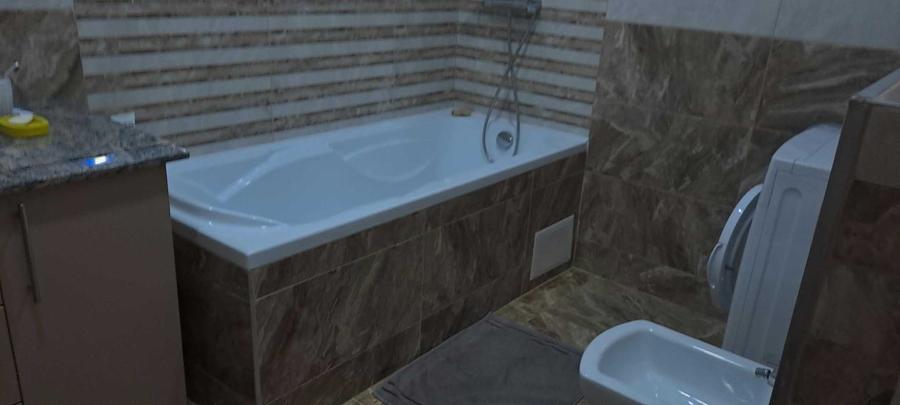 Apartament cu 2 camere decomandat în Tractorul