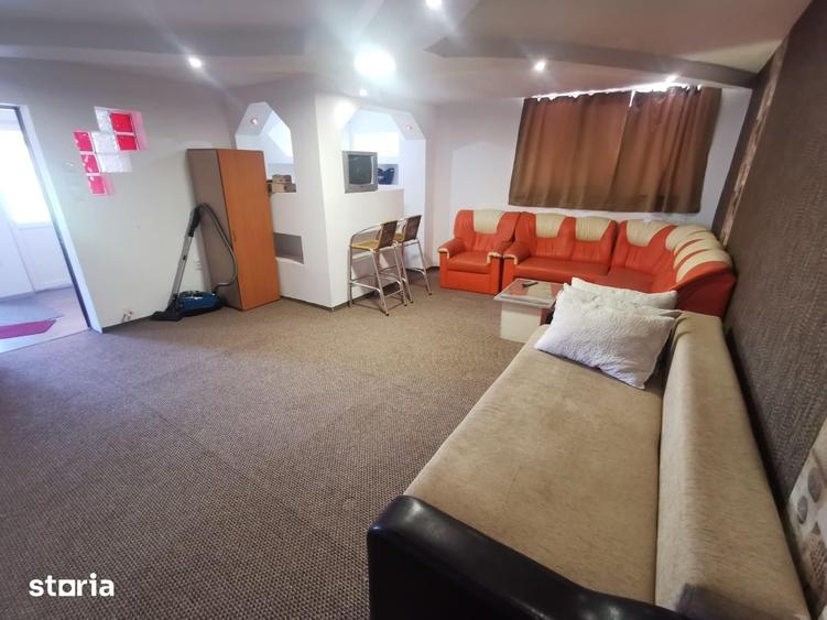 Casă cu 8 camere decomandat cu Teren 257 Mp în Central