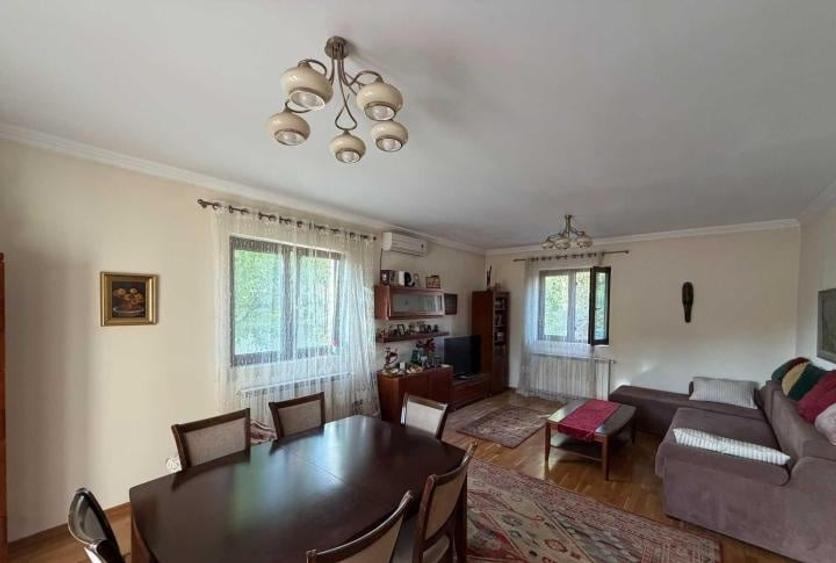 Casă individuală cu 6 camere cu Garaj în Berceni