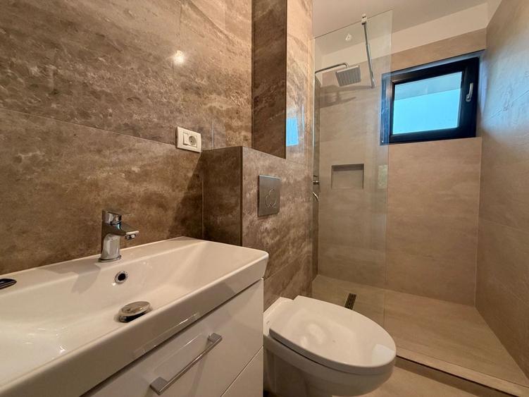 Apartament cu 3 camere în Sisești