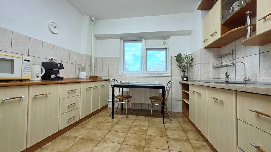 Apartament cu 4 camere decomandat în Universitate