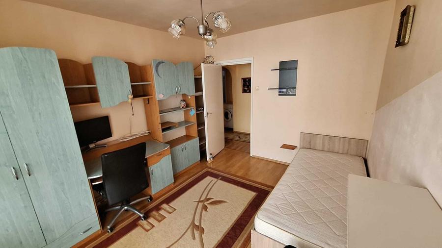 Apartament cu 3 camere semidecomandat în Rogerius