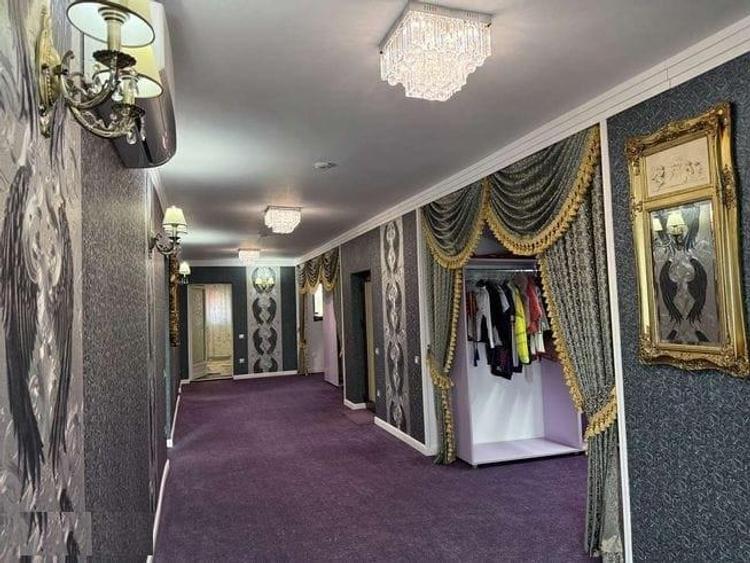 Casă individuală cu 10 camere cu Teren 4000 Mp în Centură