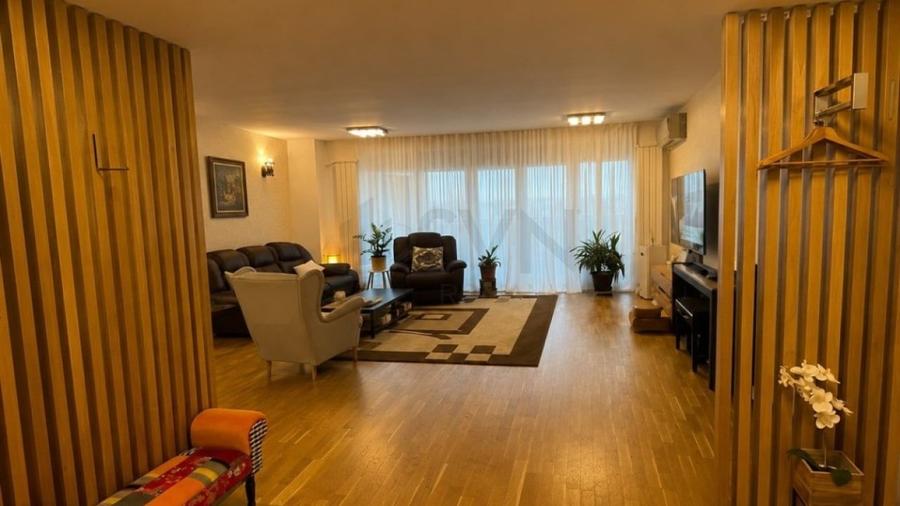 Apartament cu 4 camere decomandat în Sisești