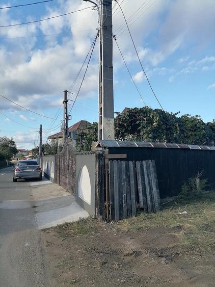 Teren de 477 mp, în Est