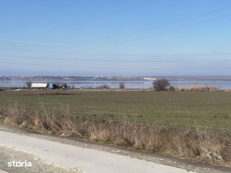 Teren de 15000 mp, în Corbu