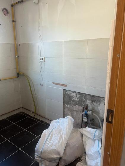 Apartament cu 3 camere decomandat în Ostroveni