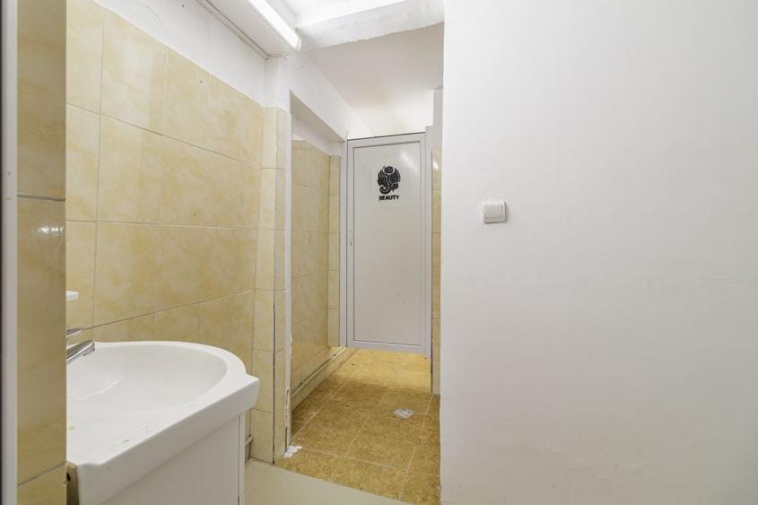 Spațiu comercial, de 190 mp, în Cernica