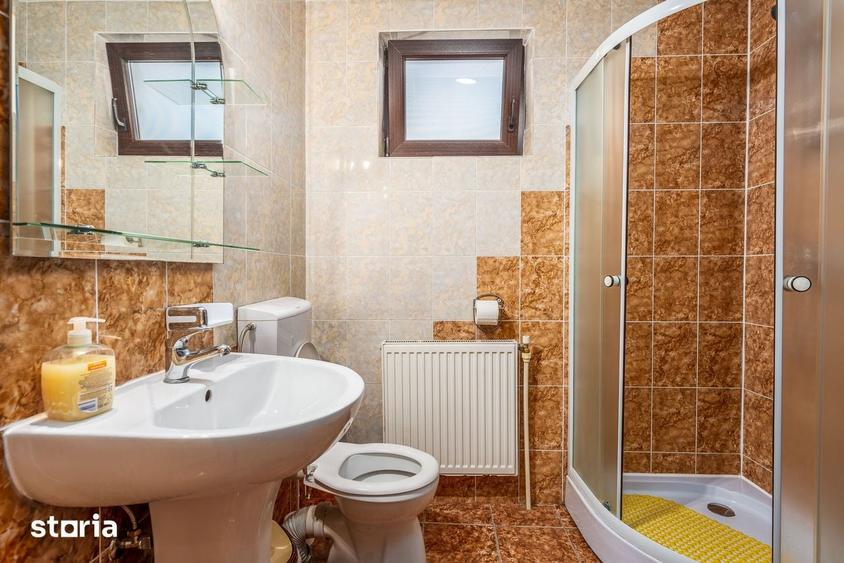 Casă cu 8 camere cu Teren 900 Mp în Mănăstirea Humorului