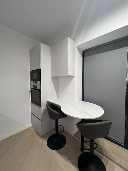 Apartament cu 3 camere semidecomandat, mobilat în Pipera