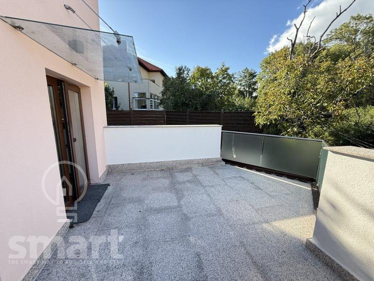 Duplex cu 12 camere cu Canalizare în Central