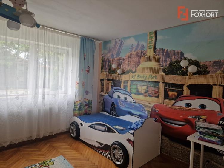 Casă individuală cu 9 camere cu Canalizare în Moșnița Nouă
