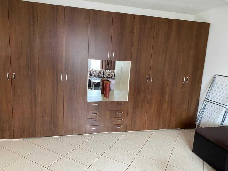 Garsonieră decomandată în 13 Septembrie