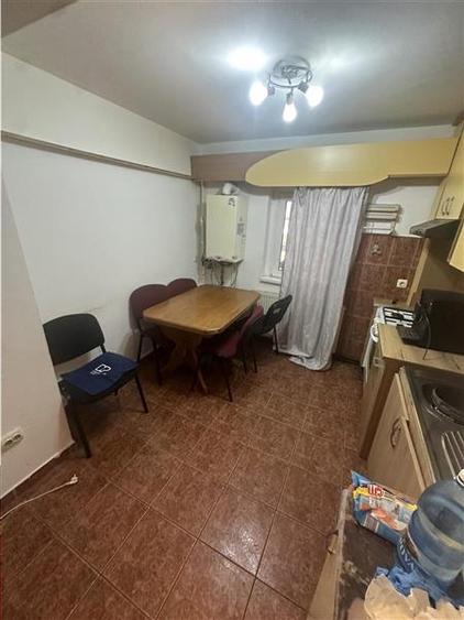 Apartament cu 4 camere decomandat în Lipovei