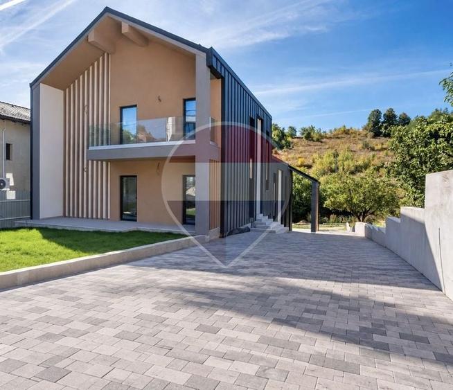 Duplex cu 6 camere cu Teren 400 Mp în Sud