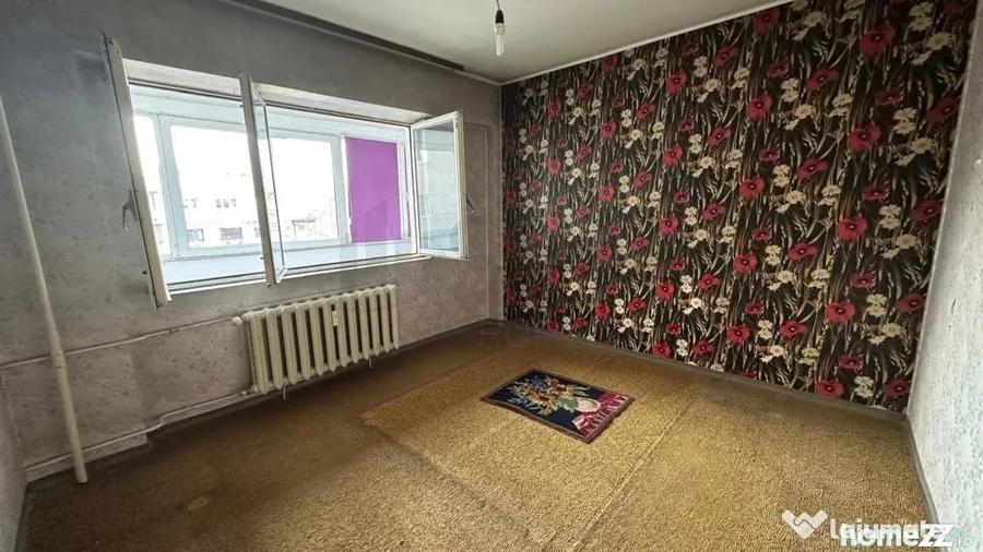 Apartament cu 3 camere decomandat în 1 Mai