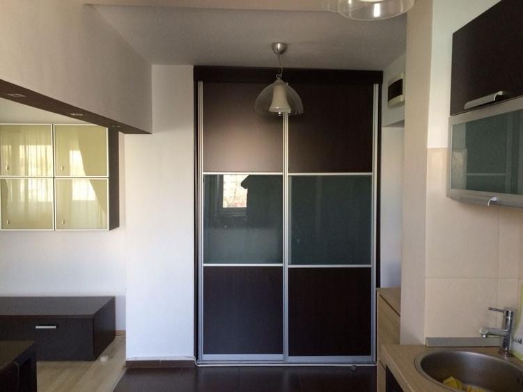 Apartament cu 3 camere semidecomandat în Titan