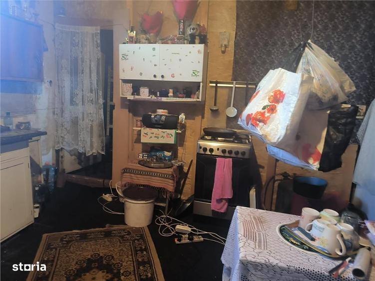 Casă cu 3 camere în Novaci